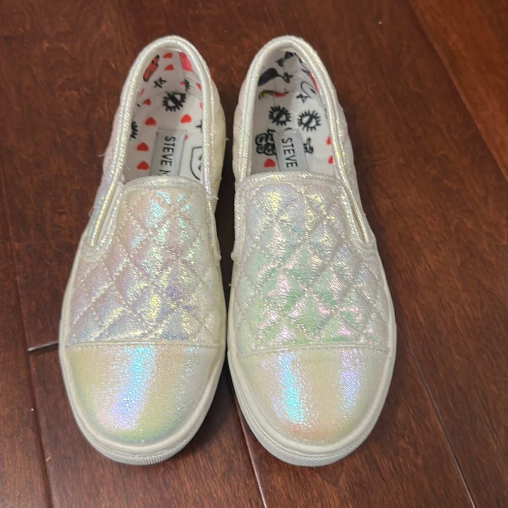 Steve Madden Little Girls Iridescent Slip On Shoes